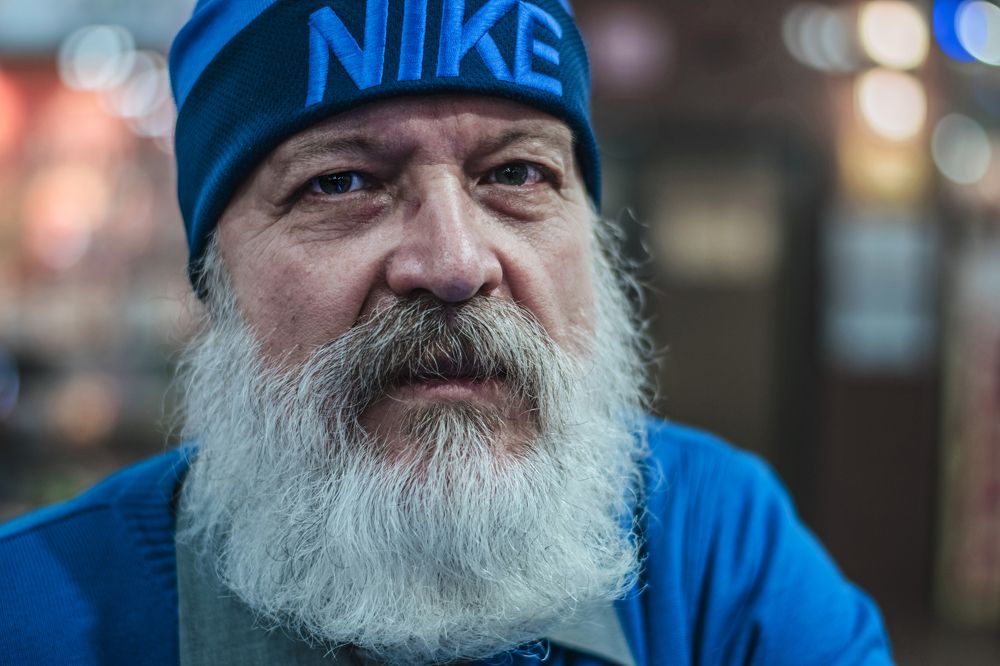 Пожилой  хипстер