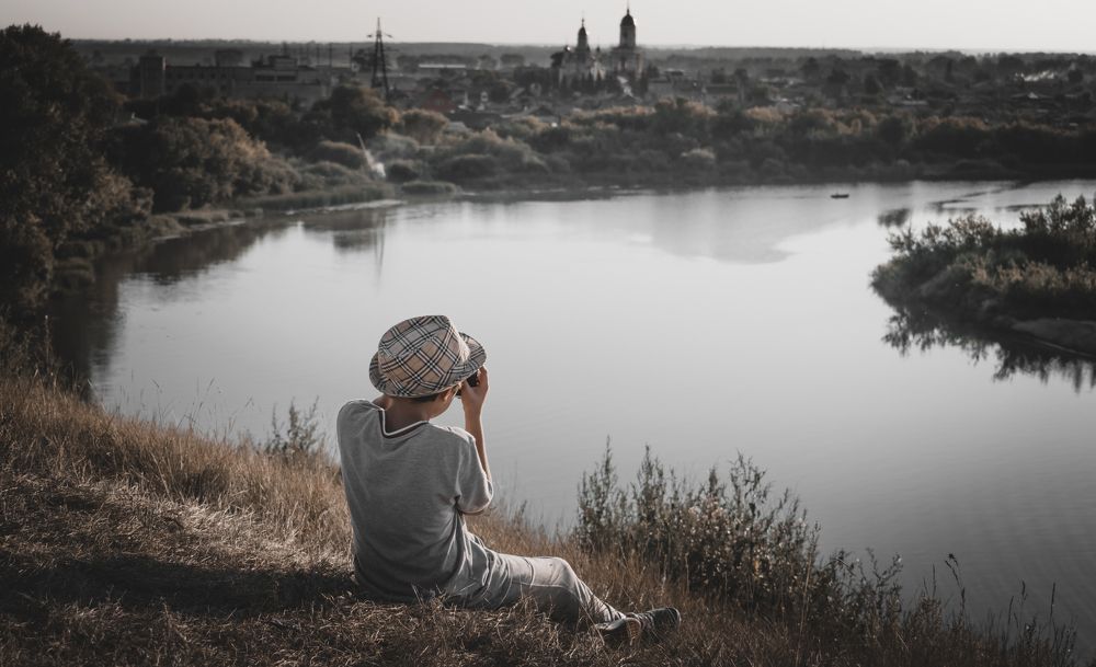 Путник на холме