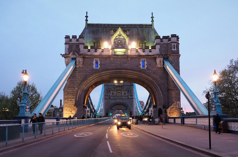 Тауэр-бридж в сумерках