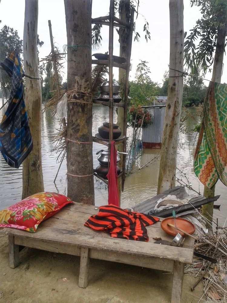 Flood have make three types of room under the open sky in only one bed.