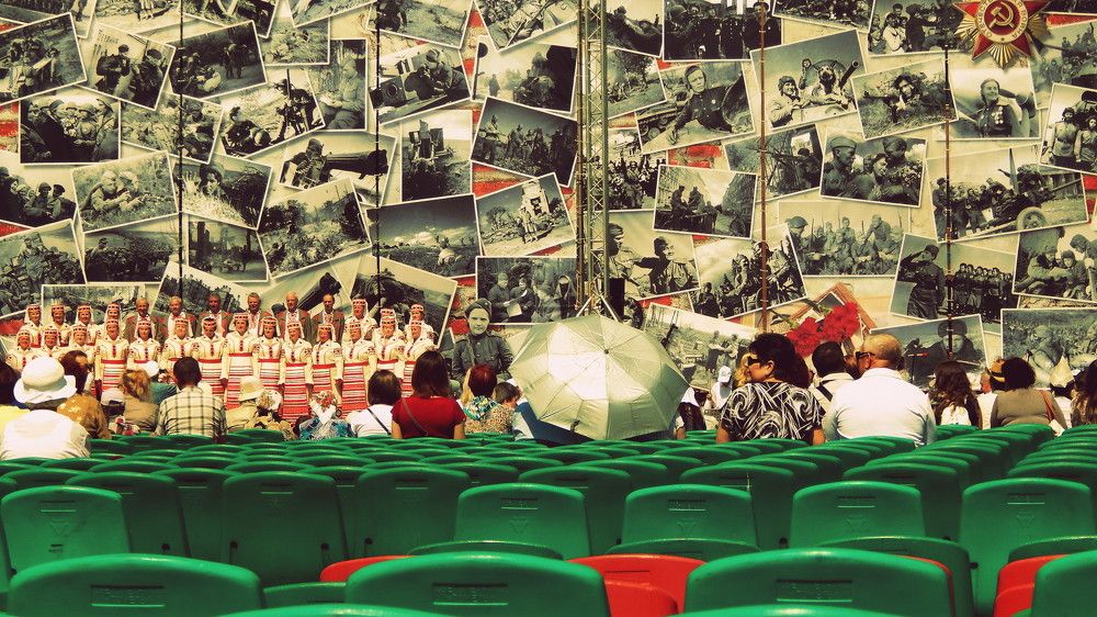 Зонтик в центре внимания