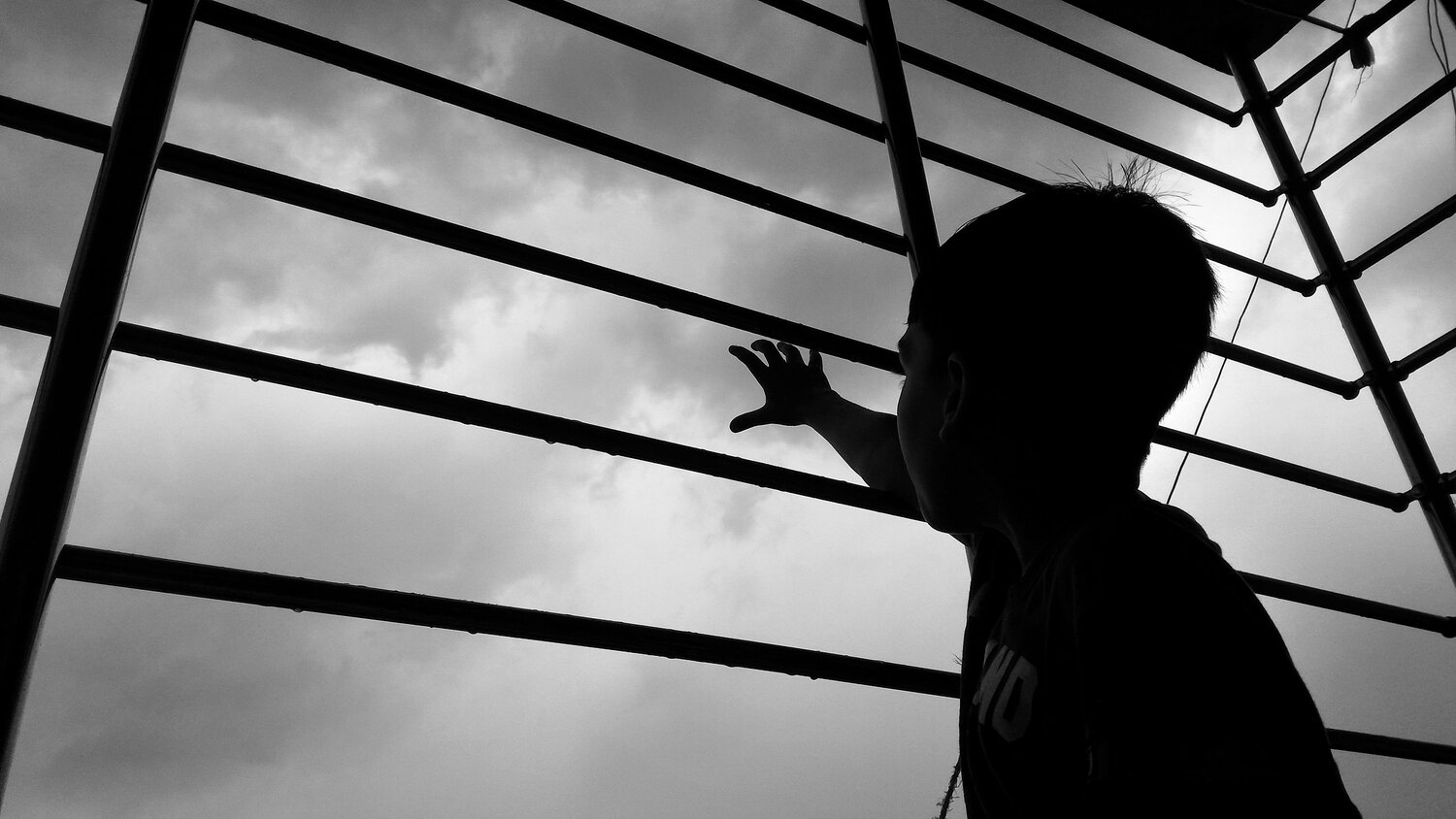 i'll not stay in the closed room, i will see the world
