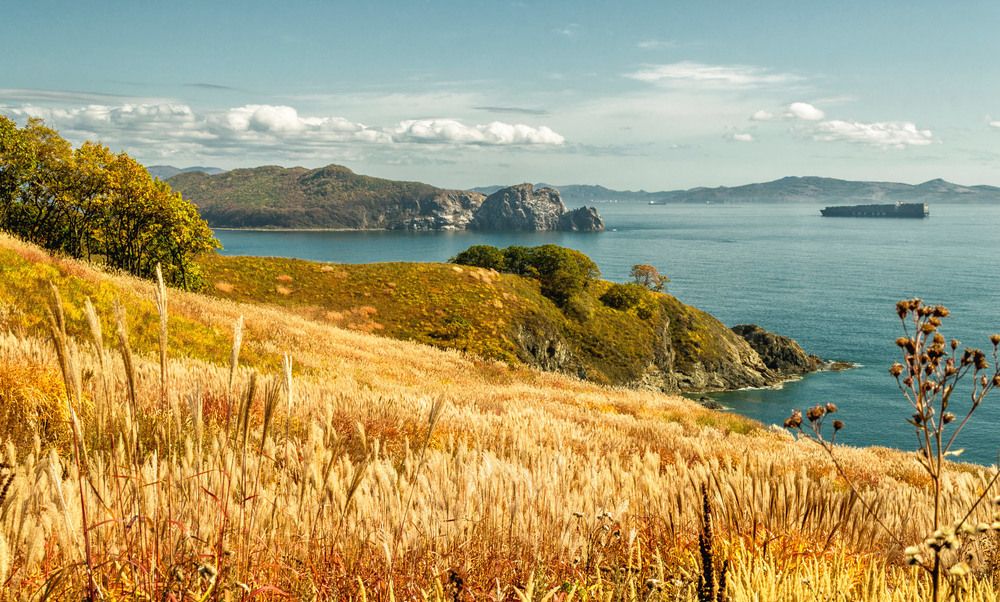 Сопки уходят в море