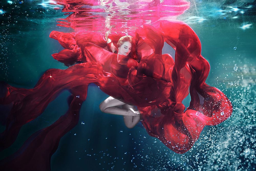 Танцующая под водой