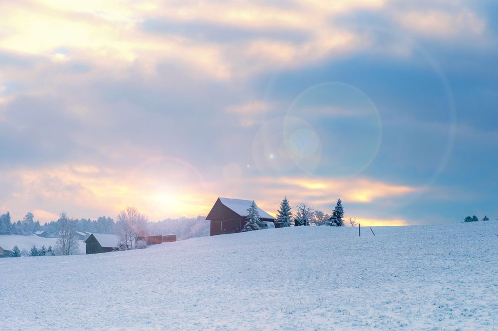 Восход солнца снежным утром