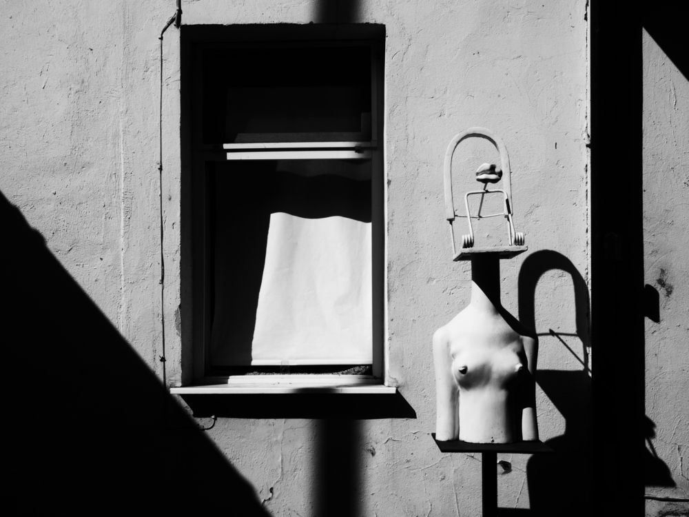 Calling on femme fatale