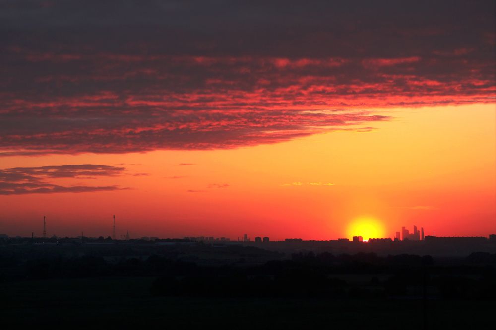 Приходит бархатная ночь