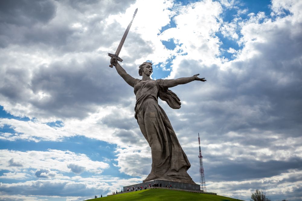 Родина-мать зовет