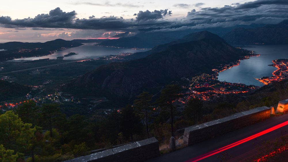 Вид на Боко-Которский залив и Тиват.