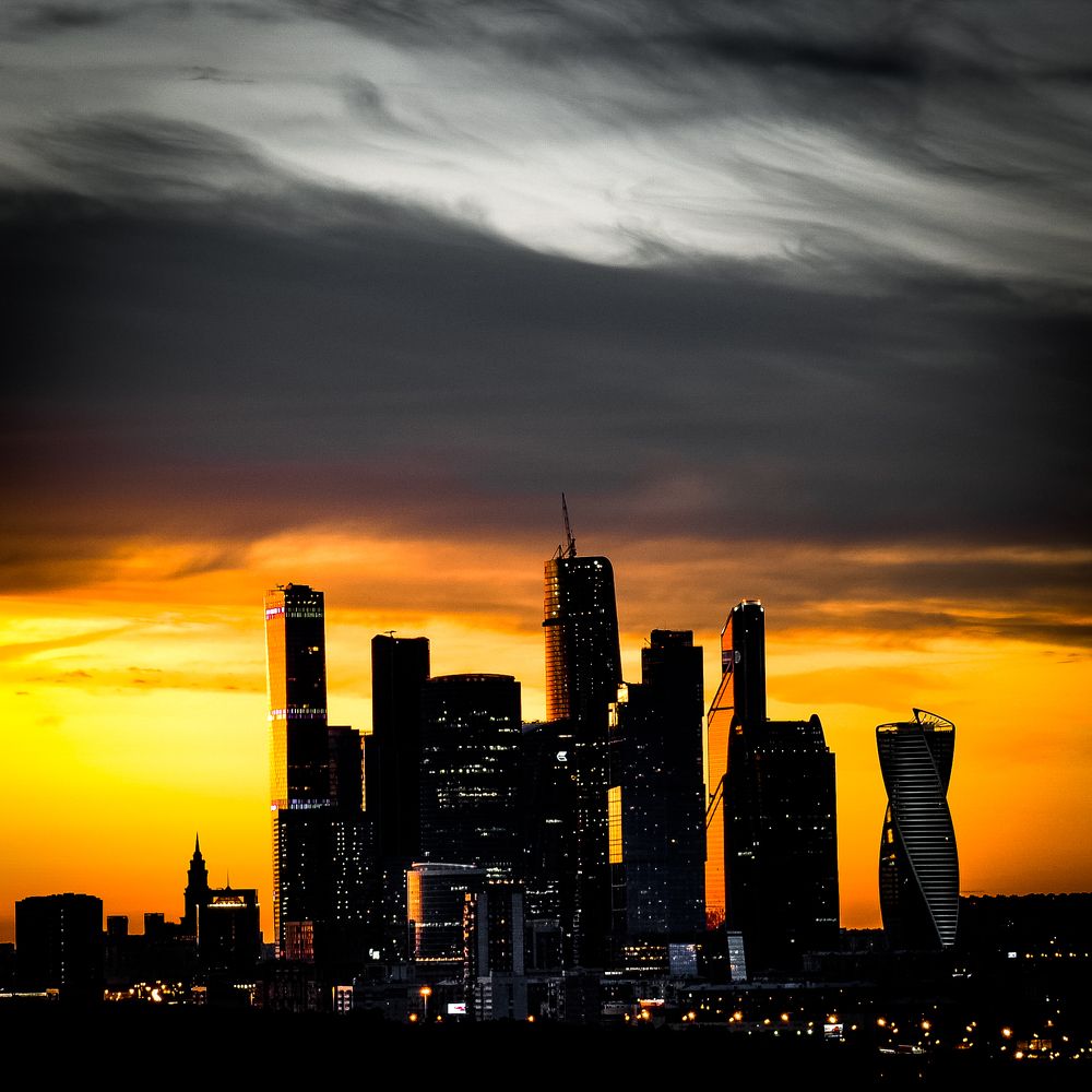 Закат в большом городе