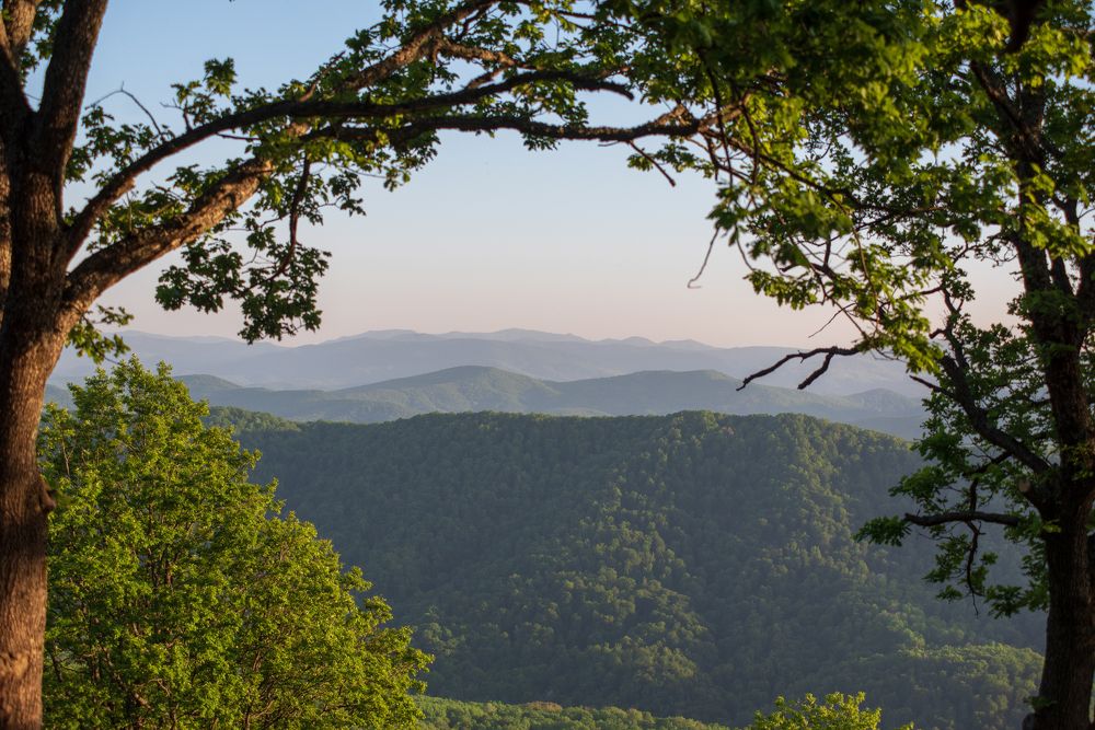 Арка с видом на горы