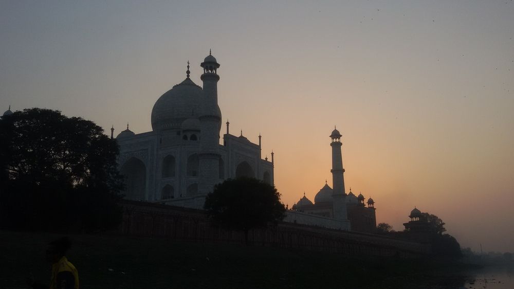 sun screems  See you soon  Taj Mahal