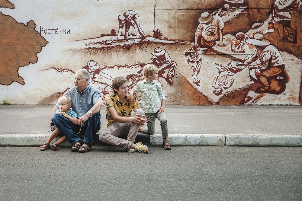 Дед и внуки