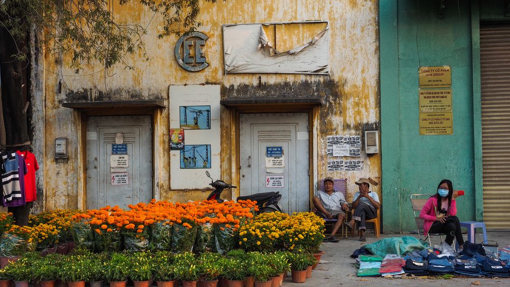 Street vendor in Binh Dong dock