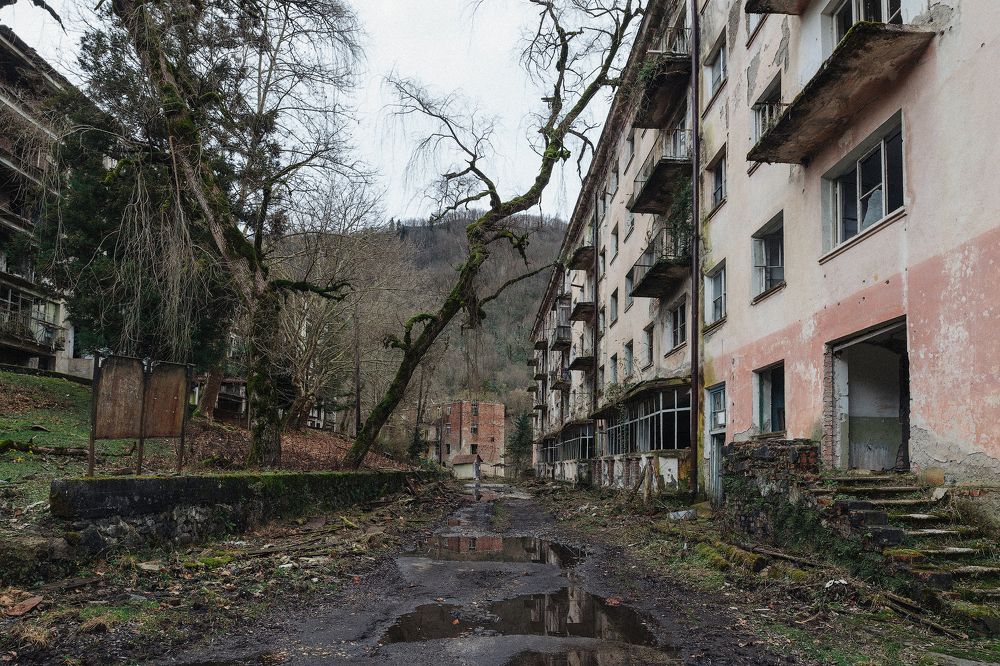 Заброшенный шахтёрский город в Абхазии