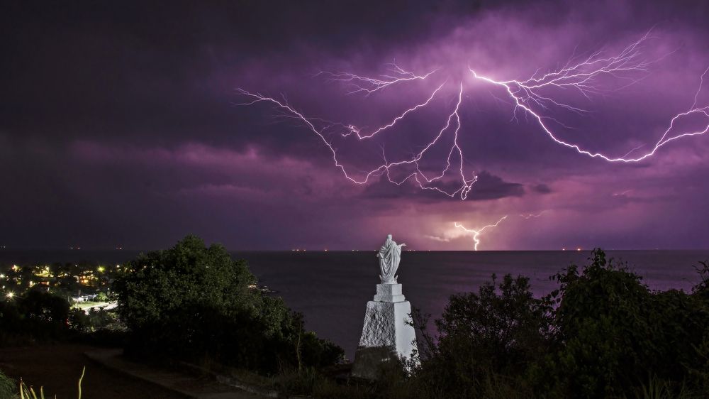 Tormenta ante la Virgen de los Pescadores