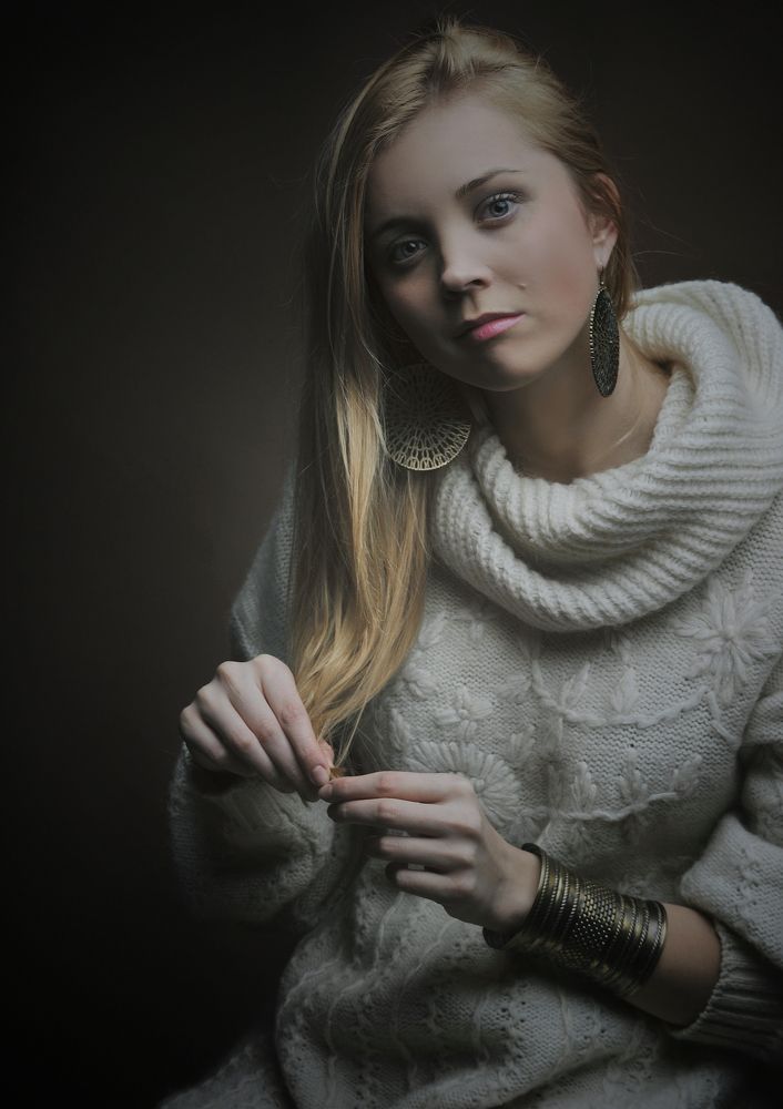 Потому что на десять девчонок...