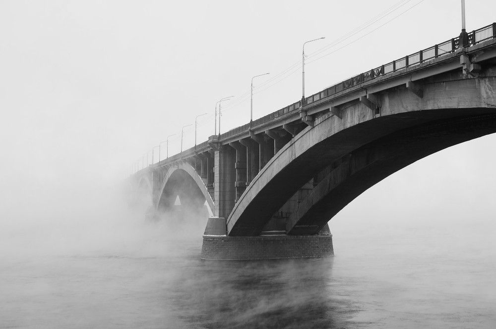 Мост в тумане.