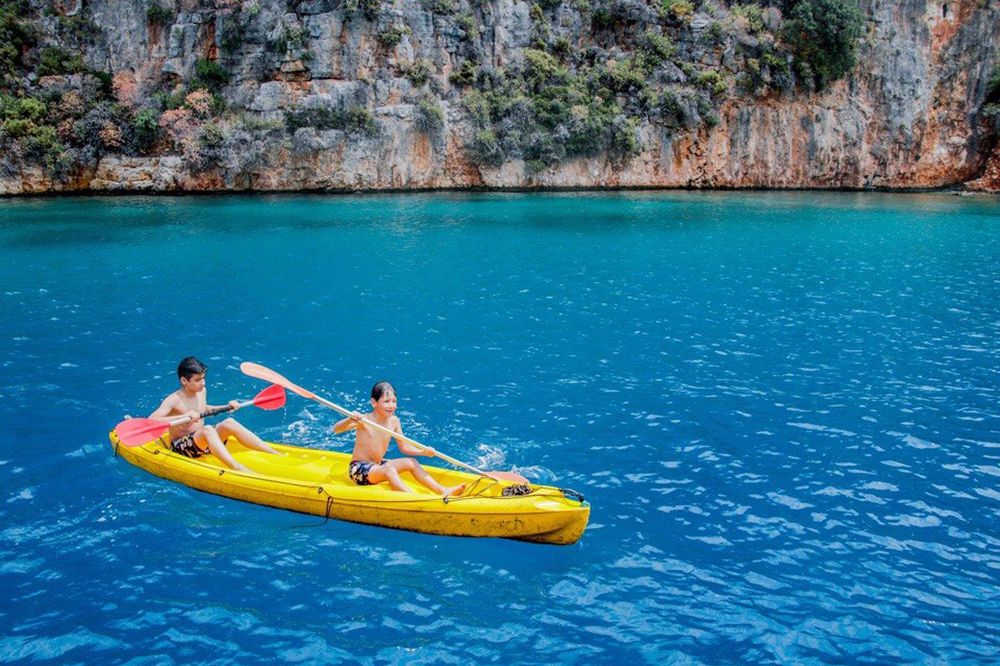 двое в лодке