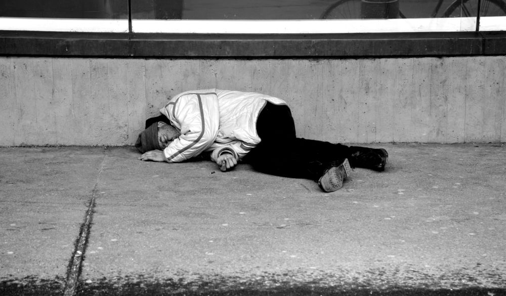 dipsomaniac love the ground