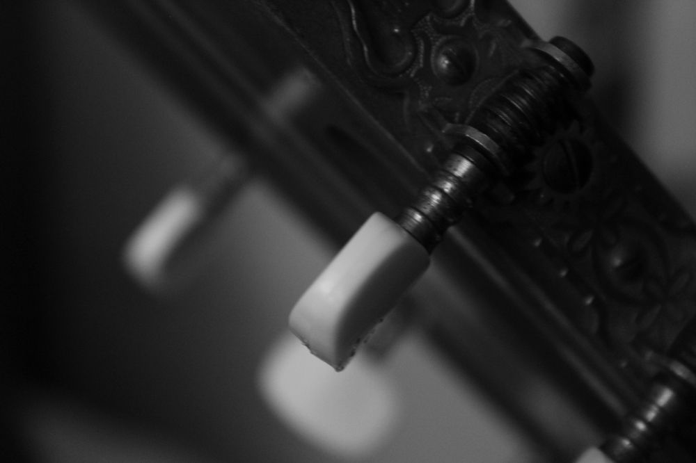 Каждому нужен инструмент, чтобы играть на чувствах человека