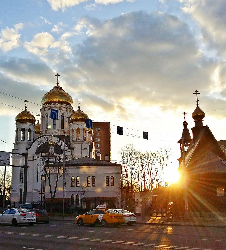 В лучах заходящего солнца