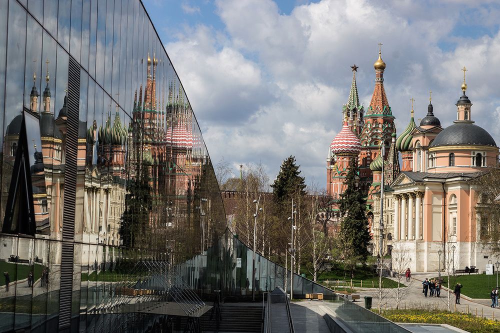 Отражение Зарядья (Москва)