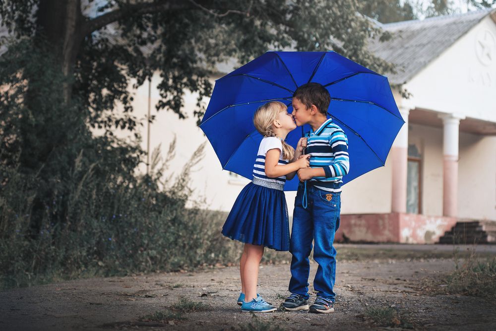 Под синим зонтиком