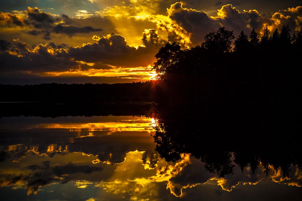 Закат на озере