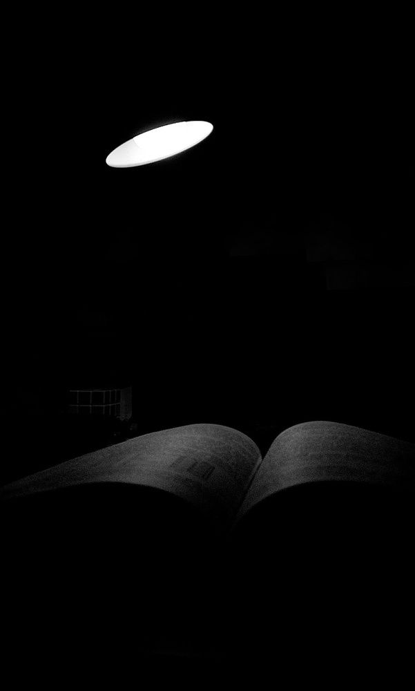 Books are light.