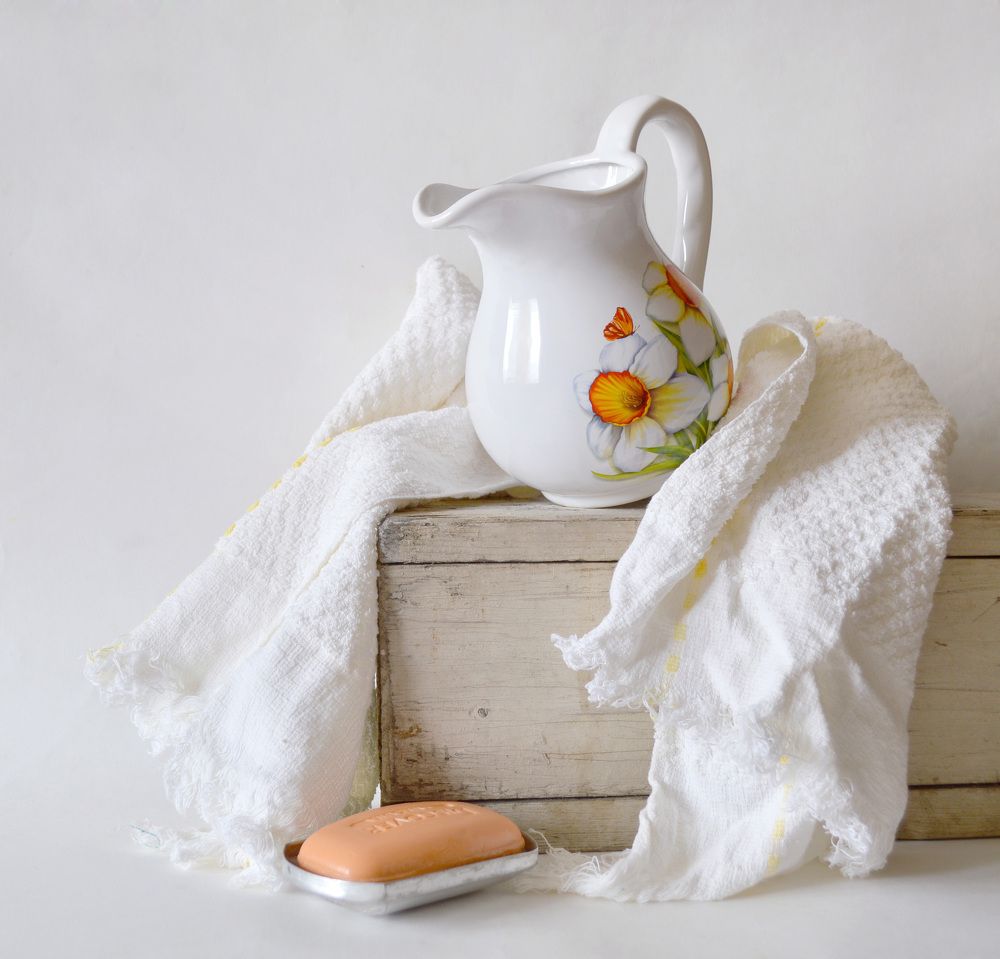 Белый кувшин