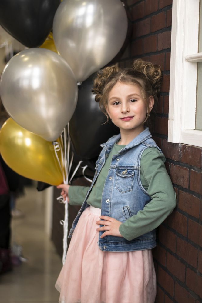 Девочка с шарами