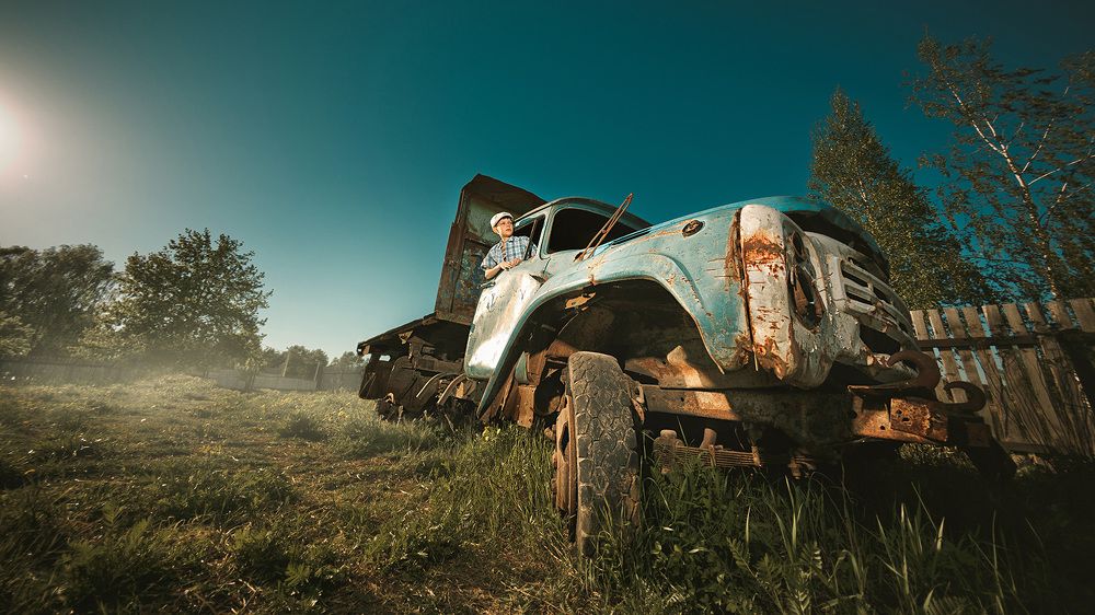 Маленький водитель большой машины  (little truck driver)