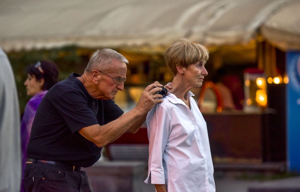 (...photographer's wife...)