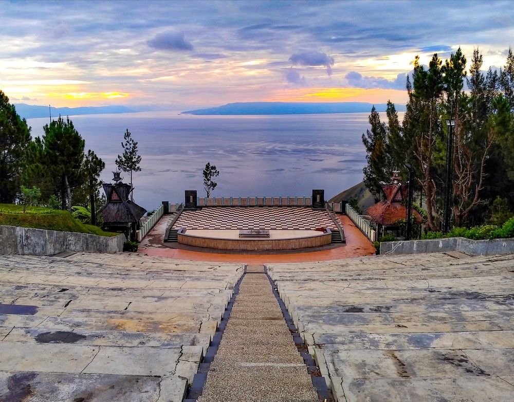 the beauty of the simalem garden