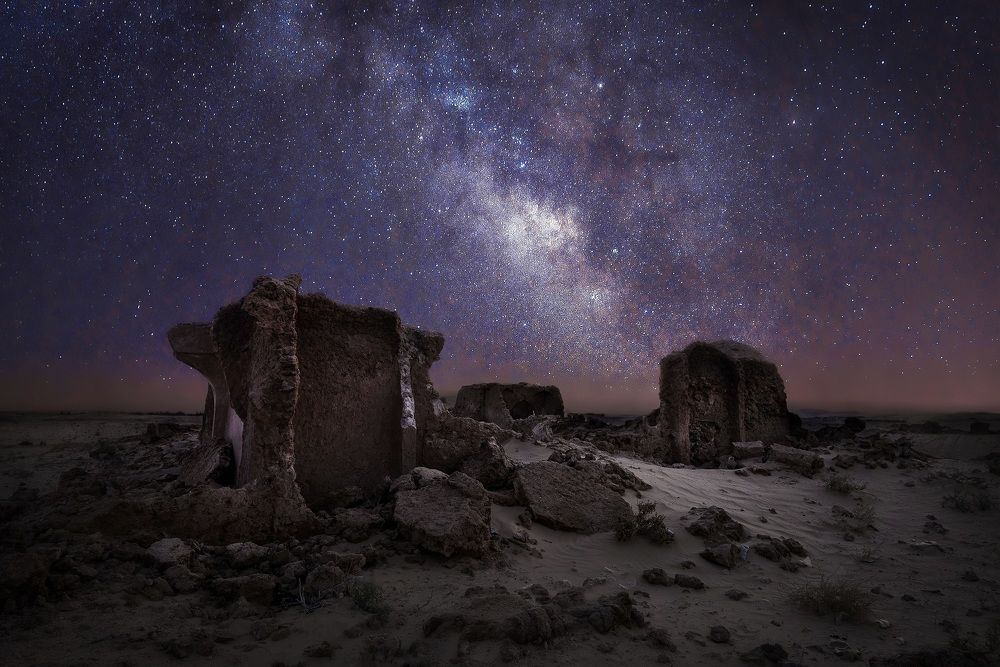 Harmony between stars and ruin .