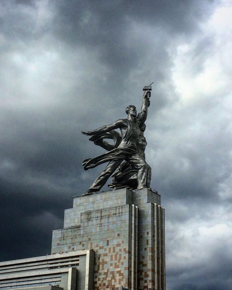 Рабочий и колхозница