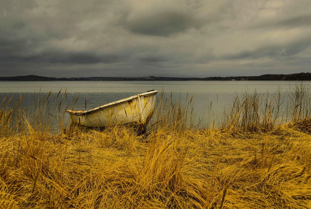 А на том берегу - дождик