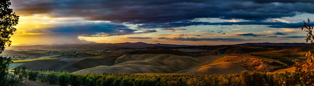 Colorful sunset in Tuscany