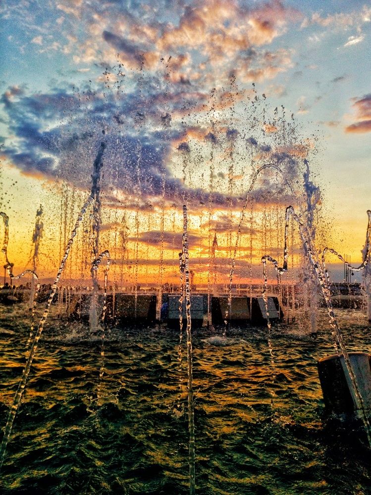 Фонтан в закате