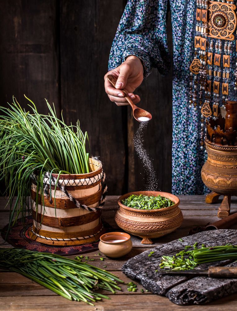 Заготовка дикого зеленого лука в Якутии