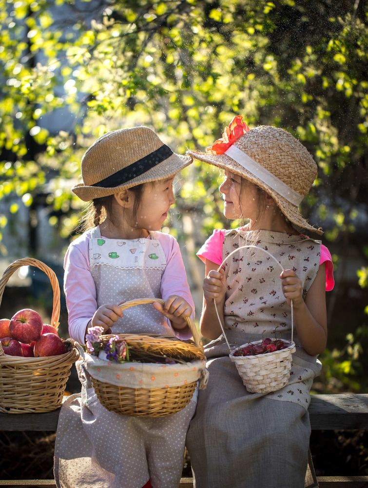 Маленькие дачницы