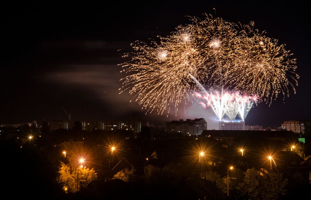 Атмосфера праздника над городом