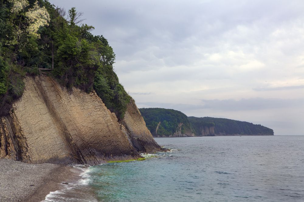 Хмурые скалы