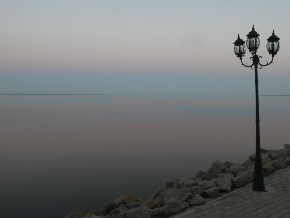Meeting the sea and sky