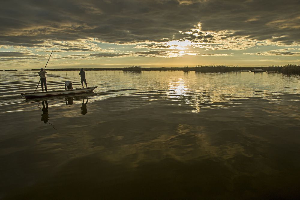 Burullous early morning Shipping