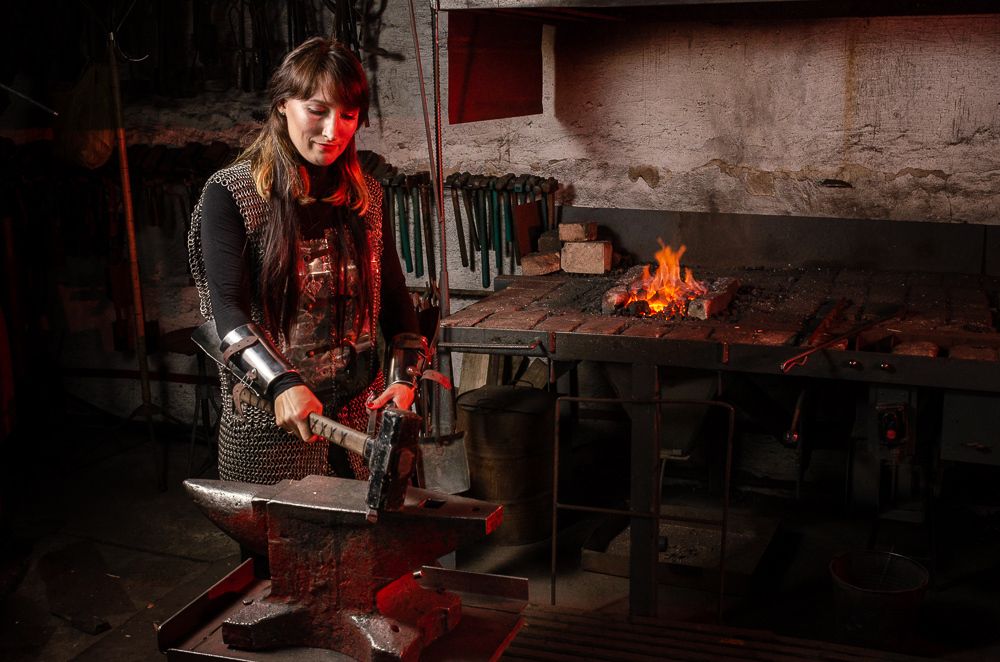 В кузнице
