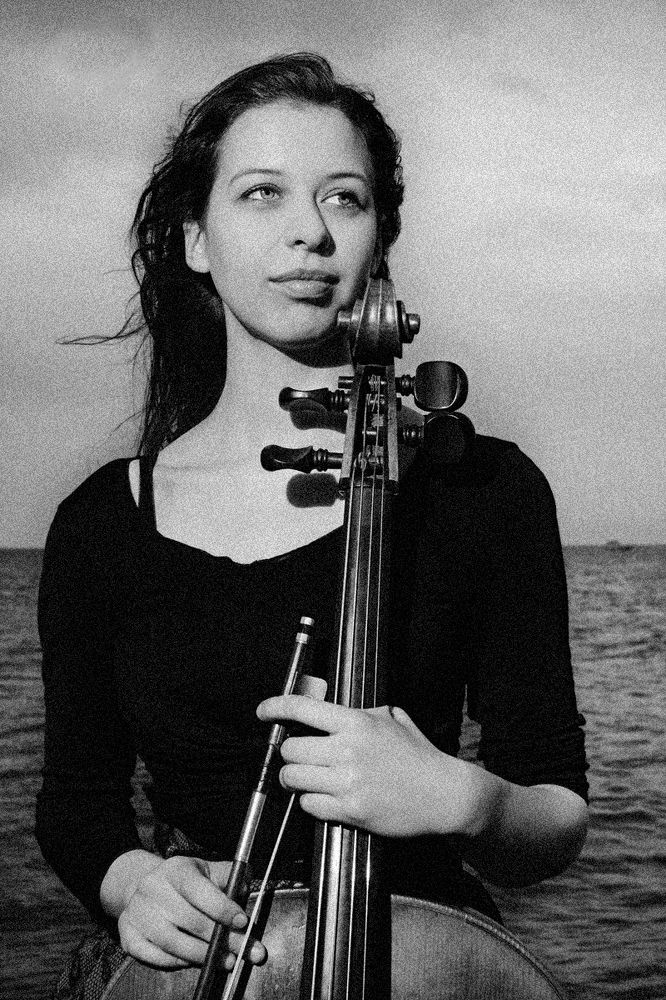 девушка с виолончелью