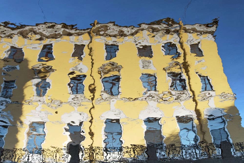 Прогулка старой  питерской крысы в солнечный весенний день по набережной реки Мойки...Параллельный мир Северной Венеции.Аквасюрреализм.