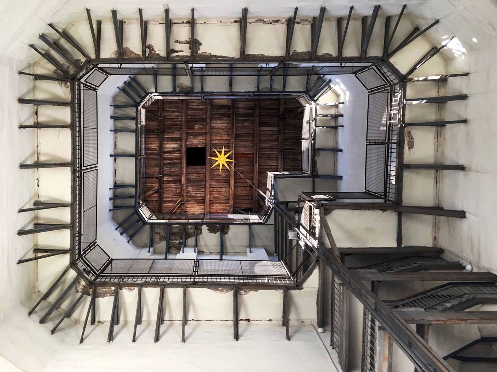 В колокольне.